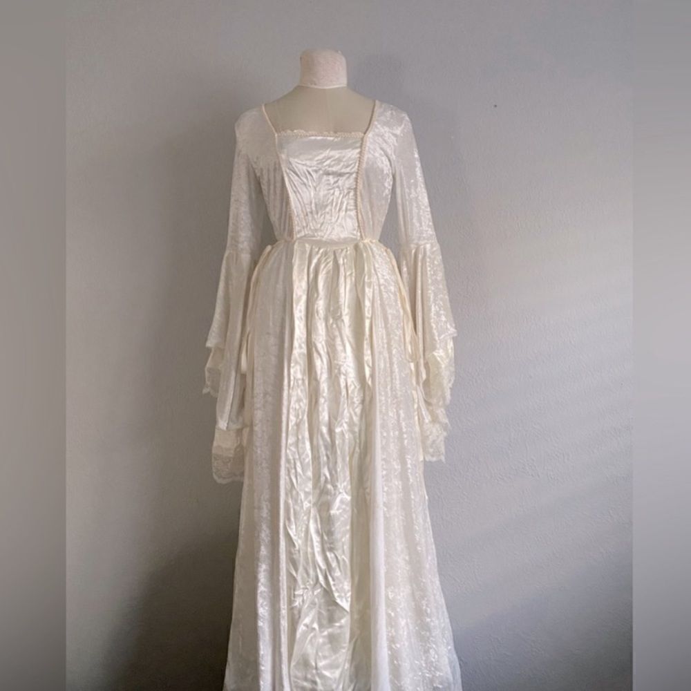 Lip Service 2001 White Velvet Satin Medieval Renaissance Fairy Bell Lace Sleeves